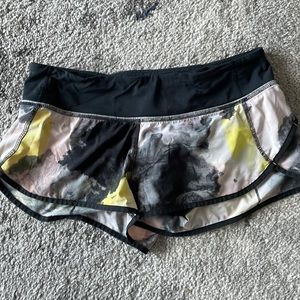 Lululemon Hotty Hot Low-Rise Lined Shorts